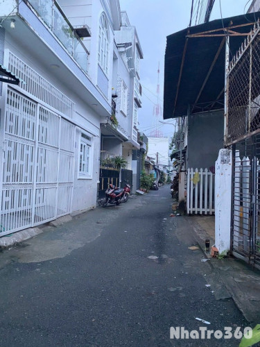 71. Nhà trệt gác cặp bờ kè Hưng Lợi – trục chính hẻm, tiện ở, kinh doanh hoặc làm kho