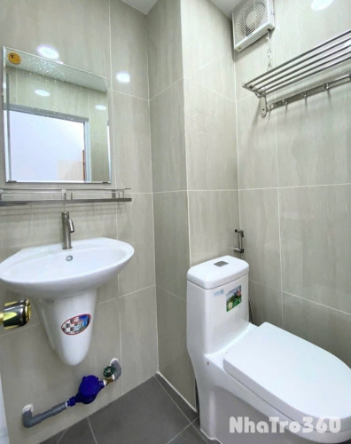 Cho thuê căn hộ 2PN, ban công, Q4, Đường Lê Văn Linh, gần ĐH Luật, ĐH Nguyễn Tất Thành, Chợ Xóm Chiếu