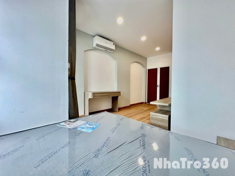 Studio ban công tách bếp, ngay chợ Xóm Chiếu, Đh Luật, Đh Nguyễn Tất Thành, cầu Nguyễn Văn Cừ,...