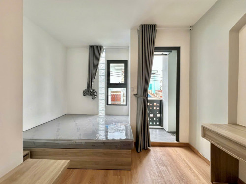 Studio ban công tách bếp, ngay chợ Xóm Chiếu, Đh Luật, Đh Nguyễn Tất Thành, cầu Nguyễn Văn Cừ,...