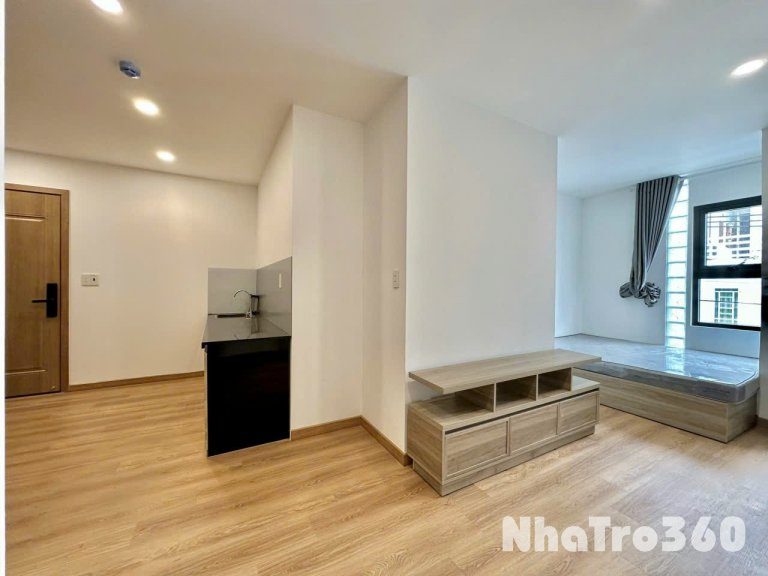 Studio ban công tách bếp, ngay chợ Xóm Chiếu, Đh Luật, Đh Nguyễn Tất Thành, cầu Nguyễn Văn Cừ,...