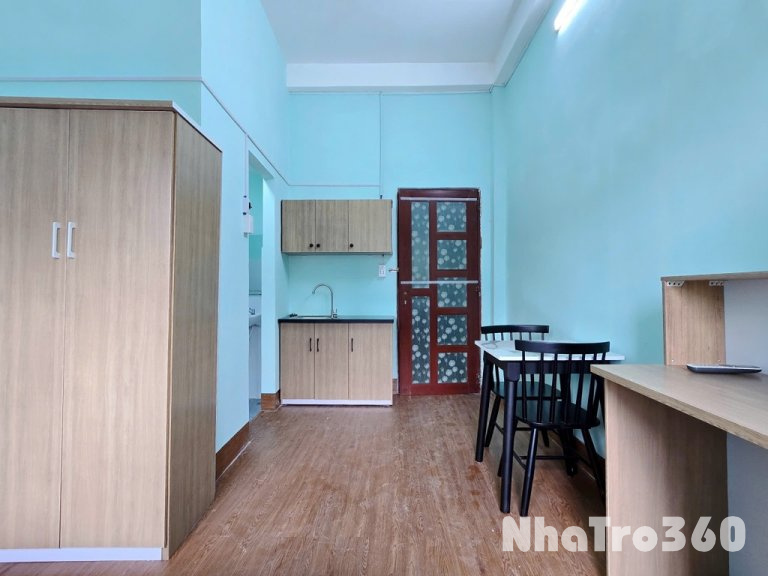 Full nt, máy giặt riêng, ban công, tách bếp