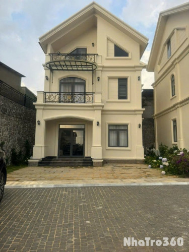 CHO THUÊ VILLA 5 PHÒNG FULL NỘI THẤT CAO CẤP SÂN VƯỜN RỘNG MẶT TIỀN MĂNG LIN ĐÀ LẠT