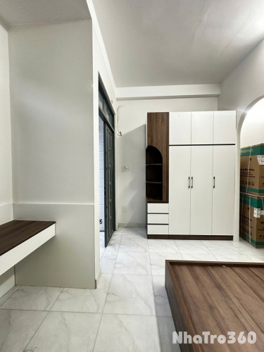 Studio ban công tách bếp gần Đh Luật, Đh Nguyễn Tất Thành, cầu Tân Thuận, chợ 200,...