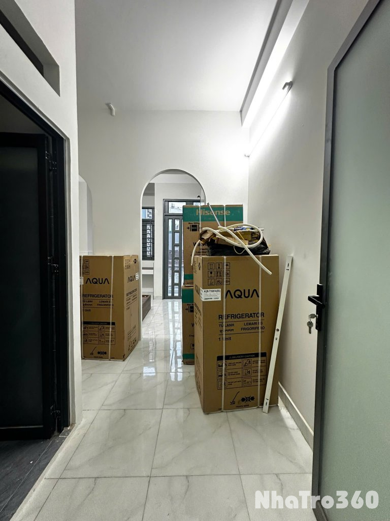 Studio ban công tách bếp gần Đh Luật, Đh Nguyễn Tất Thành, cầu Tân Thuận, chợ 200,...