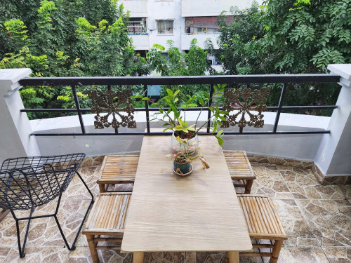 Cho thuê căn hộ ban công, Q1, Đường Trần Nhật Duật, gần Chợ Tân Định, Công Viên Lê Văn Tám, Cầu Kiệu  - Ban công, đầy đủ nội thất như hình