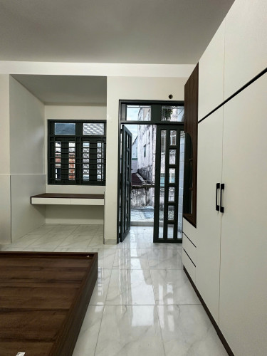 Studio ban công tách bếp gần Đh Luật, Đh Nguyễn Tất Thành, cầu Tân Thuận, chợ 200,...