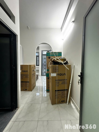 Studio ban công tách bếp gần Đh Luật, Đh Nguyễn Tất Thành, cầu Tân Thuận, chợ 200,...