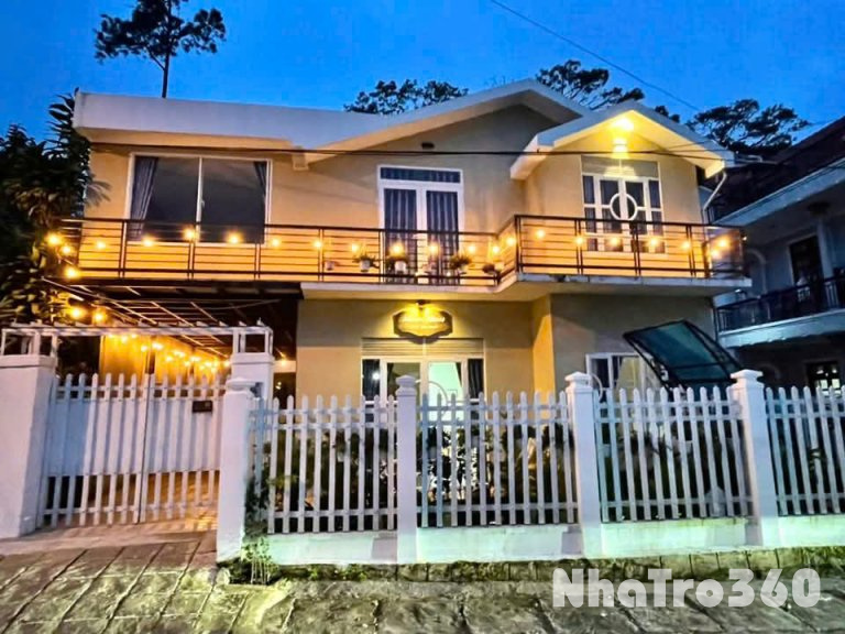 Cho thuê Villa nguyên căn 4 phòng ngủ view thung lũng sân đậu ô tô Khe Sanh phường 10 Đà Lạt giá 15 triệu