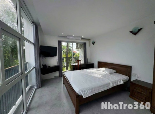 Penthouse Cửa Sổ Trời Diện Tích Rộng Gần Sân Bay