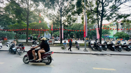 Cho thuê nhà tập thể tầng 1 Lương Khánh Thiện, 65m² Ô tô đỗ cửa ngày đêm, 7 Triệu