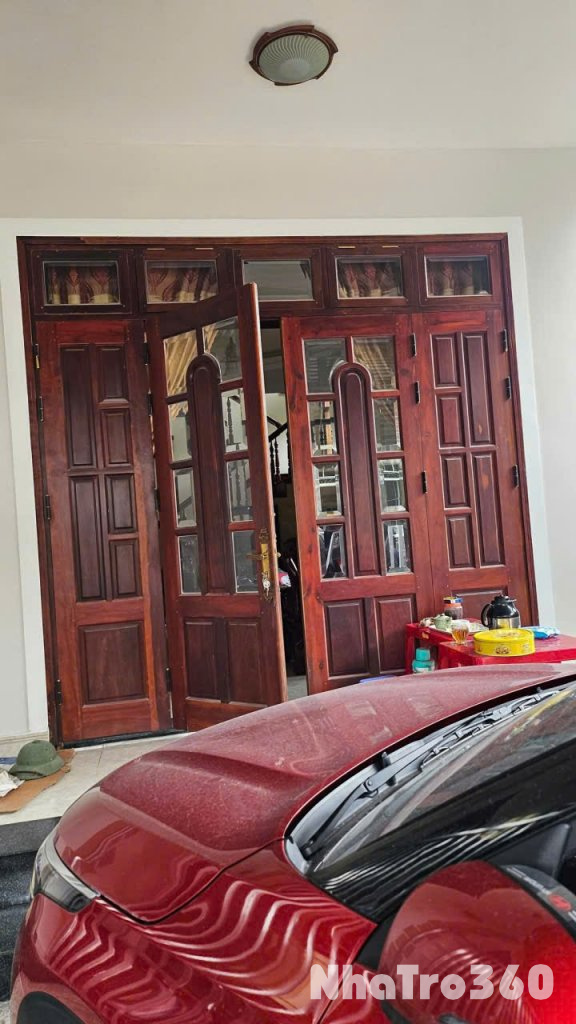 Cho thuê Villa nguyên căn 4 phòng ngủ full nội thất sân đậu ô tô mặt tiền Yersin Đà Lạt giá 20 triệu