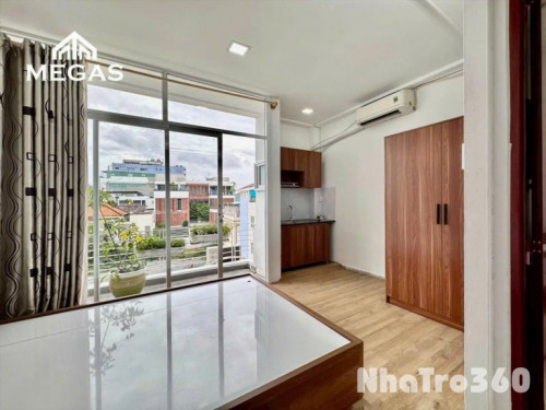 Căn hộ ban công Q10, giáp Q1- gần Đh UEH, Đh Văn Hiến, Đh Hoa Sen, 