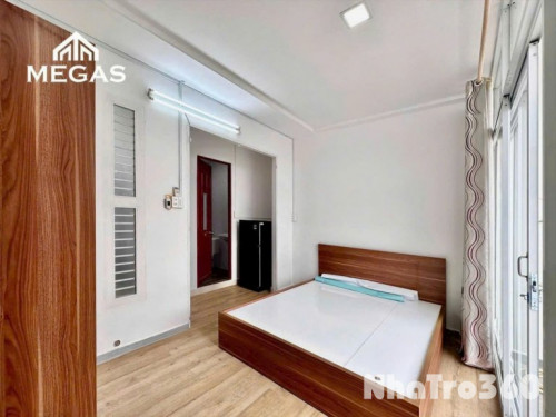 Căn hộ ban công Q10, giáp Q1- gần Đh UEH, Đh Văn Hiến, Đh Hoa Sen, 