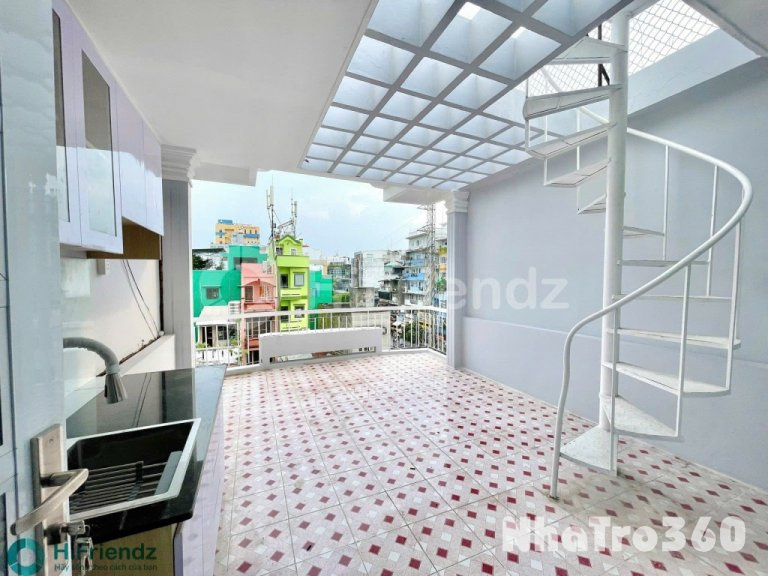 Cho thuê phòng trọ Q1 ban công rộng gần ĐH UEH,…