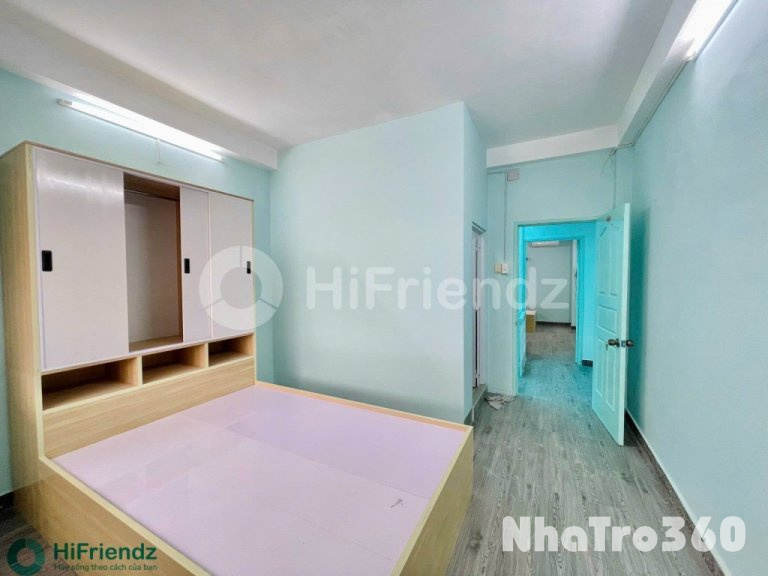 Cho thuê phòng trọ Q1 ban công rộng gần ĐH UEH,…