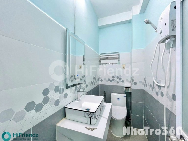 Cho thuê phòng trọ Q1 ban công rộng gần ĐH UEH,…