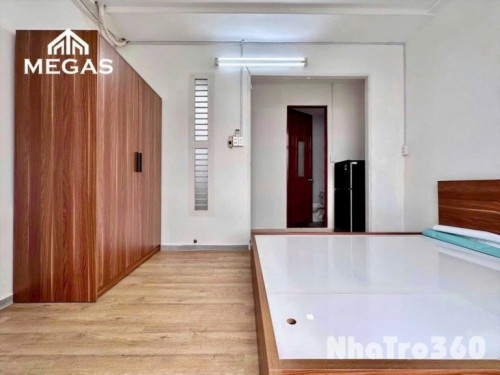 Căn hộ ban công Q10, giáp Q1- gần Đh UEH, Đh Văn Hiến, Đh Hoa Sen, 