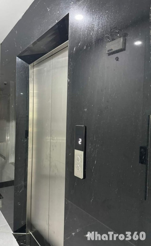 Cho thuê Nhà căn góc, mới, Đội Cấn, thang máy, 121m2x 4T vỉa hè 49 Tr