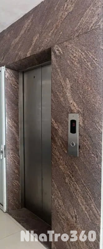 Cho thuê nhà mới, hai cửa đi, Hoàng Văn Thái, 102m2x 5T vỉa hè 28 Tr