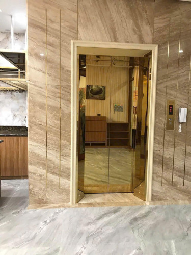 Cho thuê nhà mới, lô góc, thang máy, 116m2_ 4T; vỉa hè, Giảng Võ-45 Tr