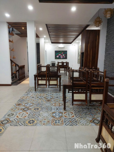 Bán nhà hẻm ô tô Sư Vạn Hạnh cách mặt tiền 1 căn nhà , phường bắc Nha Trang .
Diện tích 140m ngang 8,15m
Hiện trạng nhà mới 4 tầng thiết kế đẹp nội thất đầy đủ .
Pháp lý sổ hồng đã hoàn công , giá bán 11 tỷ