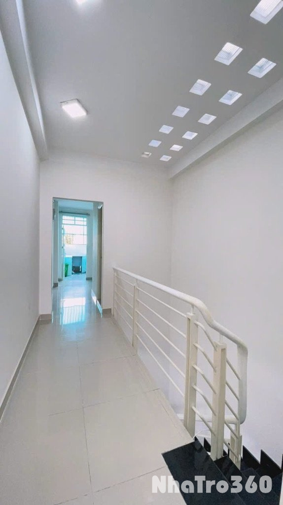 Cho thuê căn hộ ban công quận 1 gần chợ Bến Thành