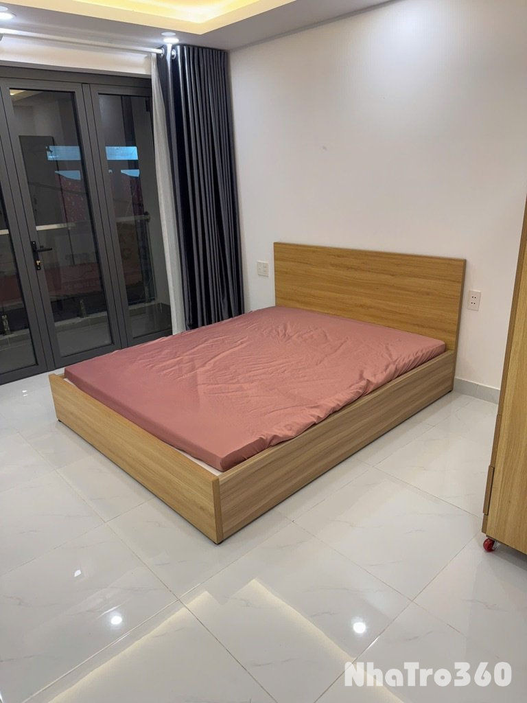 PHÒNG BAN CÔNG 30m2 QUẬN 10 ĐƯỜNG LÊ HỒNG PHONG