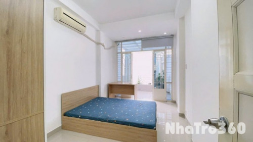 Cho thuê căn hộ ban công quận 1 gần chợ Bến Thành