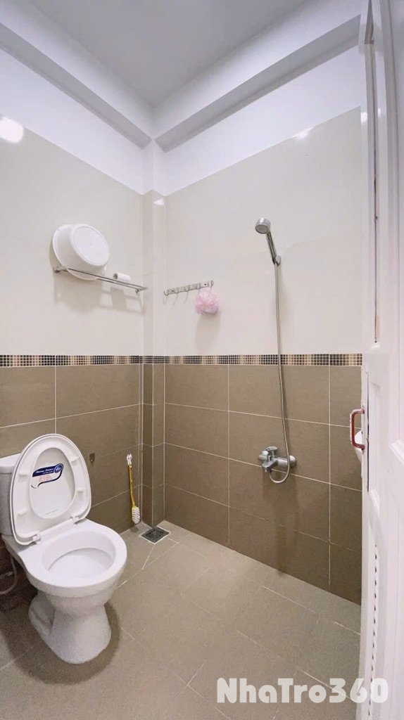 Cho thuê căn hộ ban công quận 1 gần chợ Bến Thành