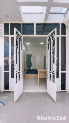 Cho thuê căn hộ ban công quận 1 gần chợ Bến Thành
