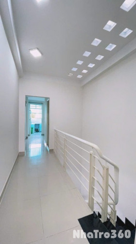 Cho thuê căn hộ ban công quận 1 gần chợ Bến Thành