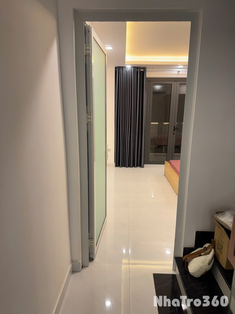 PHÒNG BAN CÔNG 30m2 QUẬN 10 ĐƯỜNG LÊ HỒNG PHONG