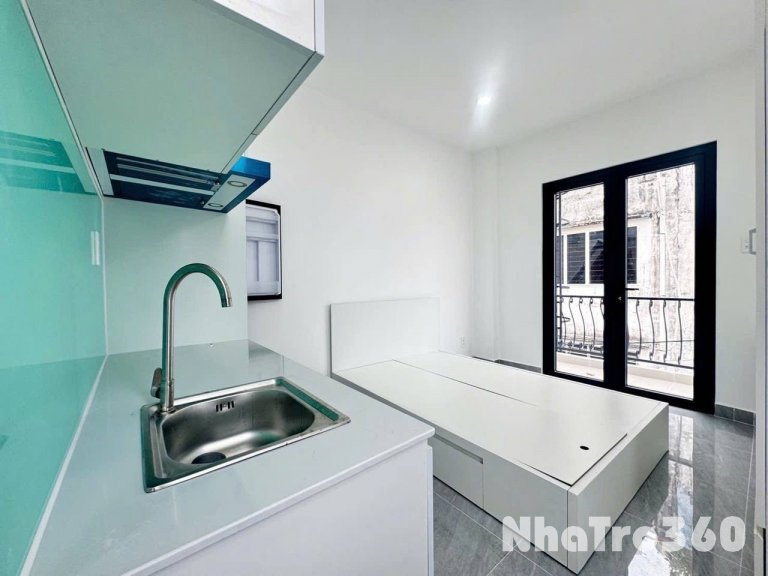 Cho thuê căn hộ ban công, Q1, Đường Nguyễn Trãi, gần ĐH Sài Gòn, Công Viên 23/9, Cầu Nguyễn Văn Cừ