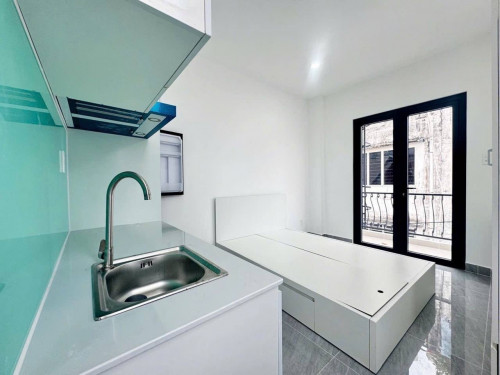 Cho thuê căn hộ ban công, Q1, Đường Nguyễn Trãi, gần ĐH Sài Gòn, Công Viên 23/9, Cầu Nguyễn Văn Cừ