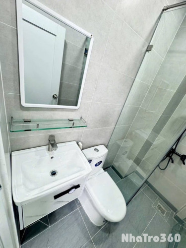 Cho thuê căn hộ ban công, Q1, Đường Nguyễn Trãi, gần ĐH Sài Gòn, Công Viên 23/9, Cầu Nguyễn Văn Cừ