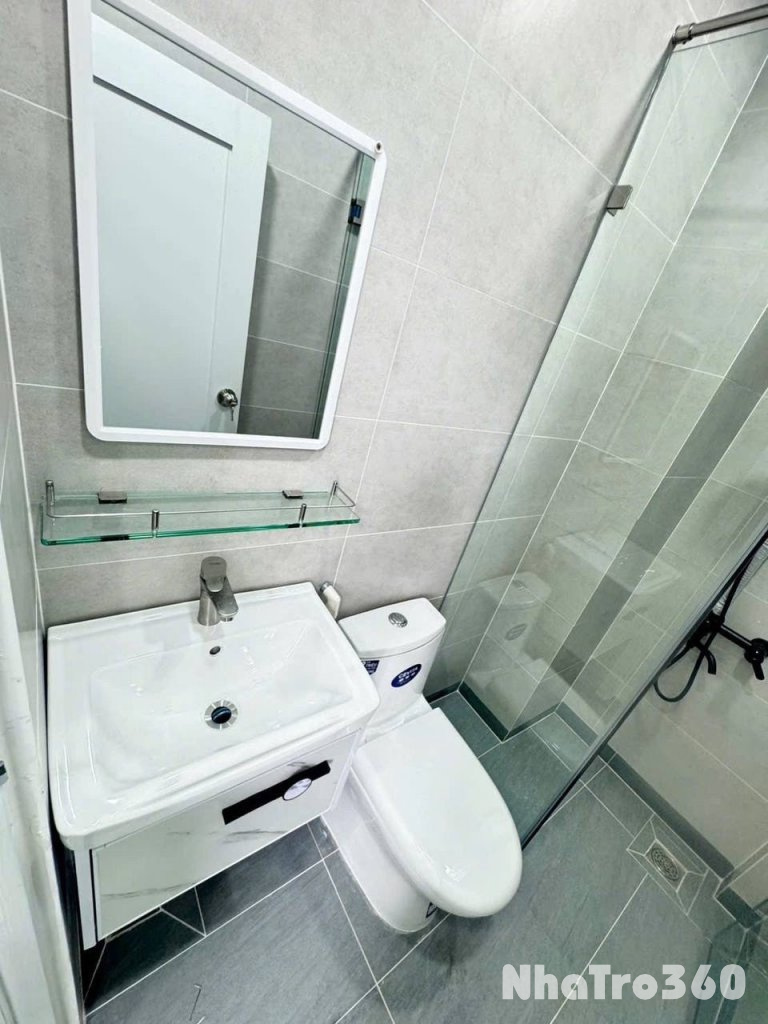 Cho thuê căn hộ ban công, Q1, Đường Nguyễn Trãi, gần ĐH Sài Gòn, Công Viên 23/9, Cầu Nguyễn Văn Cừ