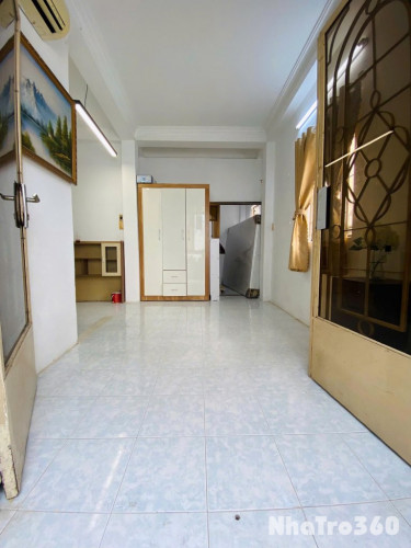 Cho thuê căn hộ ban công, Q1, Đường Trần Đình Xu, gần ĐH Sài Gòn, Công Viên 23/9, Cầu Nguyễn Văn Cừ