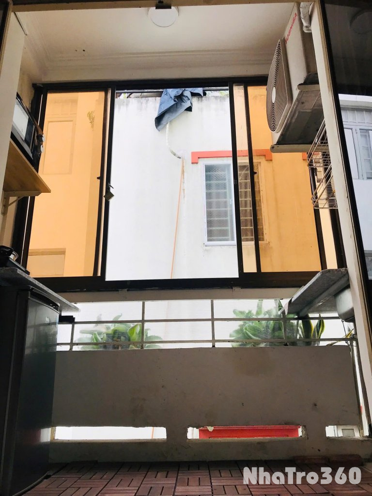 Cho thuê căn hộ ban công, Q1, Đường Trần Đình Xu, gần ĐH Sài Gòn, Công Viên 23/9, Cầu Nguyễn Văn Cừ