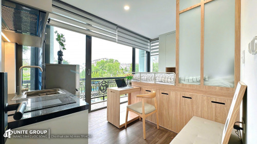 Cho thuê căn hộ ban công, Q10, đường Trần Thiện Chánh, gần Vạn Hạnh Mall, Việt Nam Quốc Tự, ĐH Y Khoa