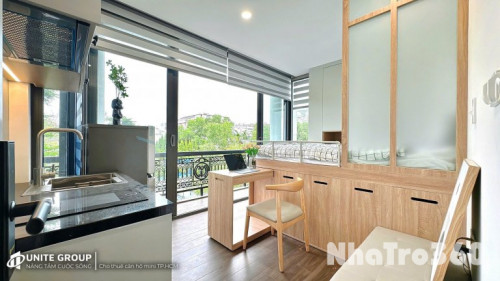 Cho thuê căn hộ ban công, Q10, đường Trần Thiện Chánh, gần Vạn Hạnh Mall, Việt Nam Quốc Tự, ĐH Y Khoa