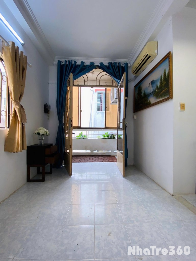 Cho thuê căn hộ ban công, Q1, Đường Trần Đình Xu, gần ĐH Sài Gòn, Công Viên 23/9, Cầu Nguyễn Văn Cừ