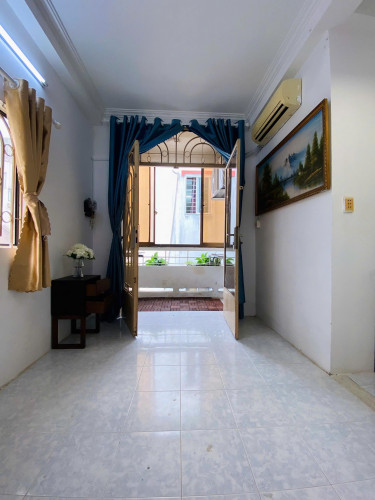 Cho thuê căn hộ ban công, Q1, Đường Trần Đình Xu, gần ĐH Sài Gòn, Công Viên 23/9, Cầu Nguyễn Văn Cừ