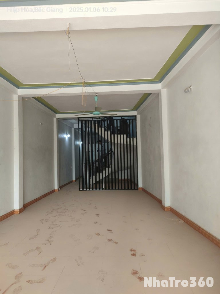 Thuê lâu dài giá rẻ phòng đào tạo Giáp Bát 300m, tầng 3,4, mặt tiền 30m, 25 tr/th, Hoàng Mai.                                                                                                      +