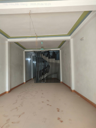 Thuê lâu dài giá rẻ phòng đào tạo Giáp Bát 300m, tầng 3,4, mặt tiền 30m, 25 tr/th, Hoàng Mai.                                                                                                      +