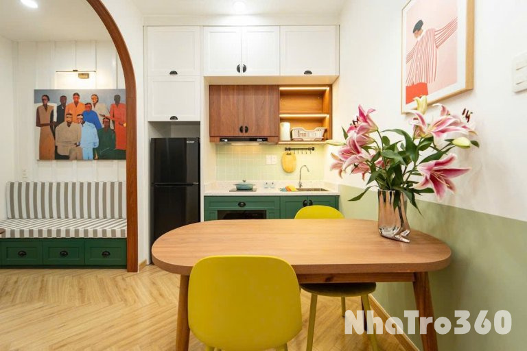 Cho thuê căn hộ ban công, Q1, Đường Lê Thị Riêng, gần Công Viên Tao Đàn, Công Viên 23/9, Ngã Sáu Phù Đổng