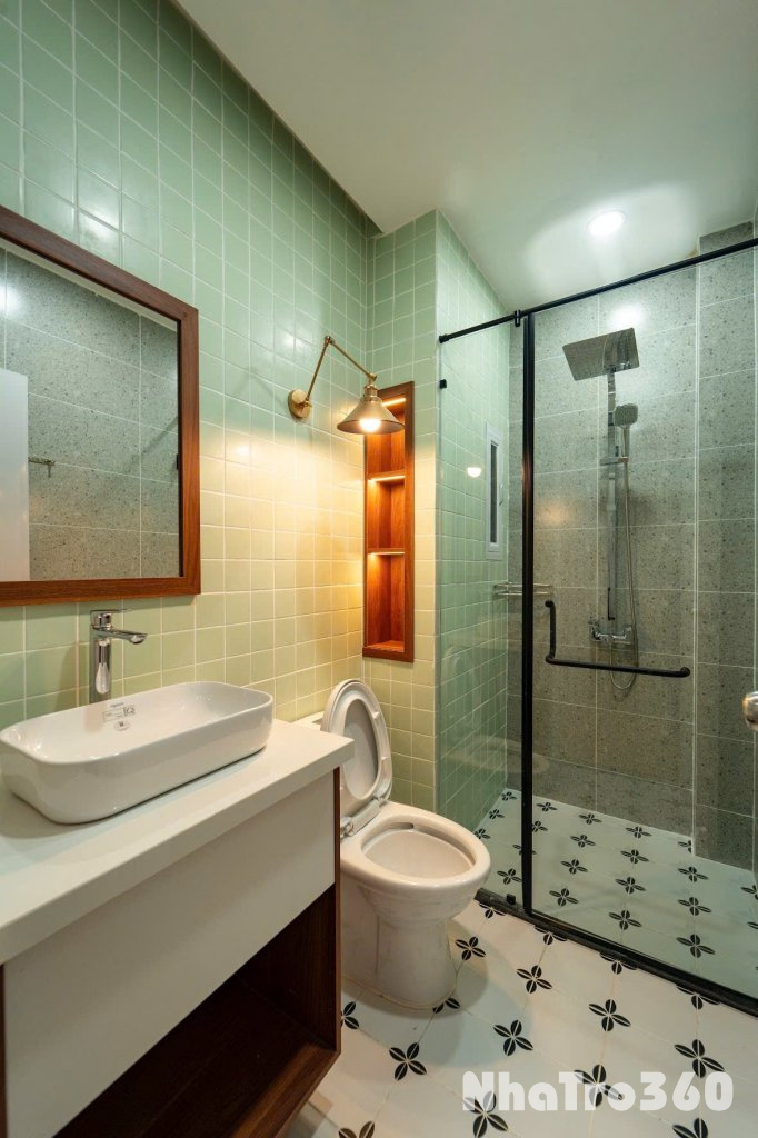 Cho thuê căn hộ ban công, Q1, Đường Lê Thị Riêng, gần Công Viên Tao Đàn, Công Viên 23/9, Ngã Sáu Phù Đổng