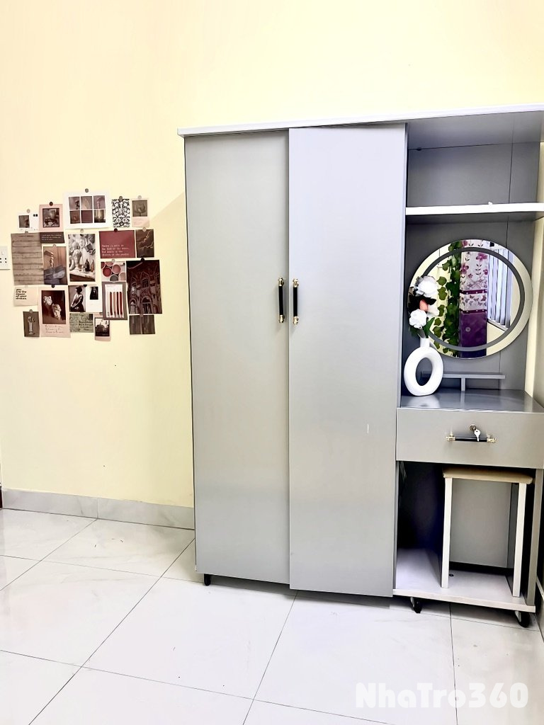 Phòng ban công + cửa sổ