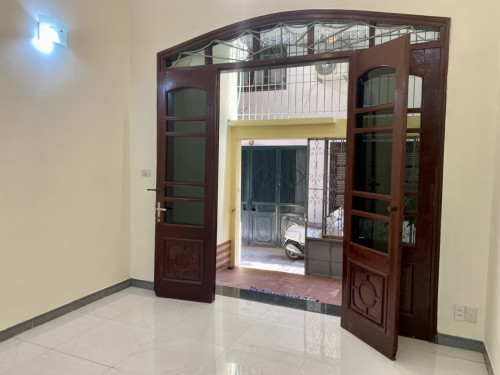 Cho thuê nguyên căn giá rẻ Ngọc Hồi 60m, 3 tầng, mặt tiền 4m, 8.5tr/th, Hoàng Mai.
