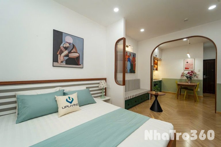 Cho thuê căn hộ ban công, Q1, Đường Lê Thị Riêng, gần Công Viên Tao Đàn, Công Viên 23/9, Ngã Sáu Phù Đổng